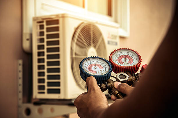 Professional Hvac technician working in Bayville, NY